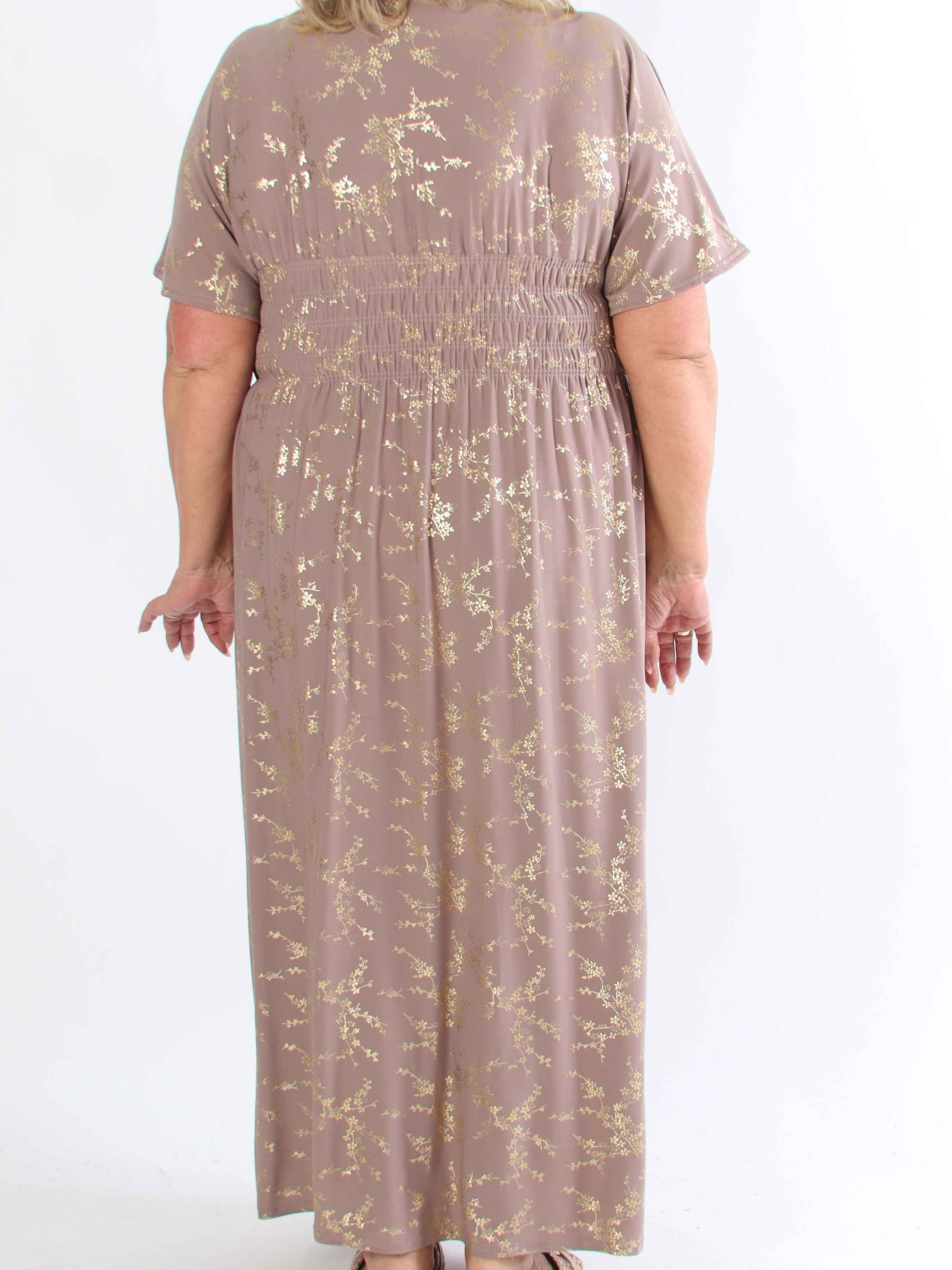 Pams Gold - Ensfarvet plus size kjole med gulddetaljer